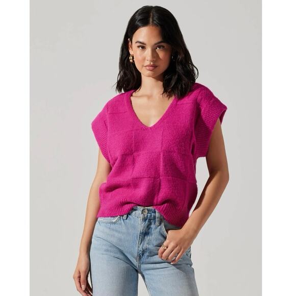 ASTR Checkered Sweater Vest Fuzzy Fuchsia Pink Womens size Small NWT - Picture 1 of 6